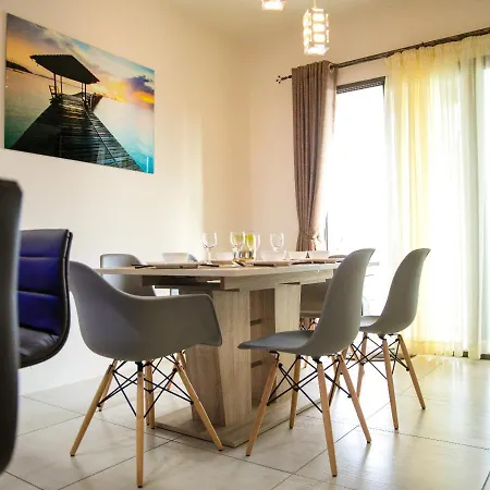 Luxury 2 Bedroom Apartment With Pool - Close To Flic-En-Flac Beach Exterior photo